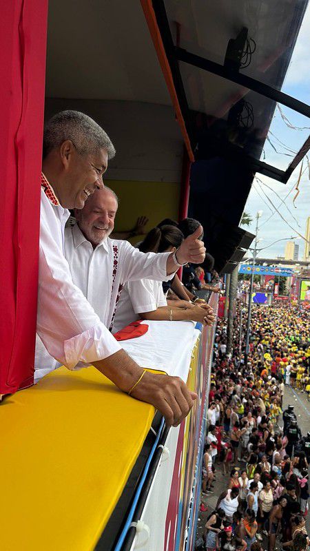 Jerônimo Rodrigues concede coletiva no Campo Grande e apresenta balanço do Carnaval ao lado de Lula