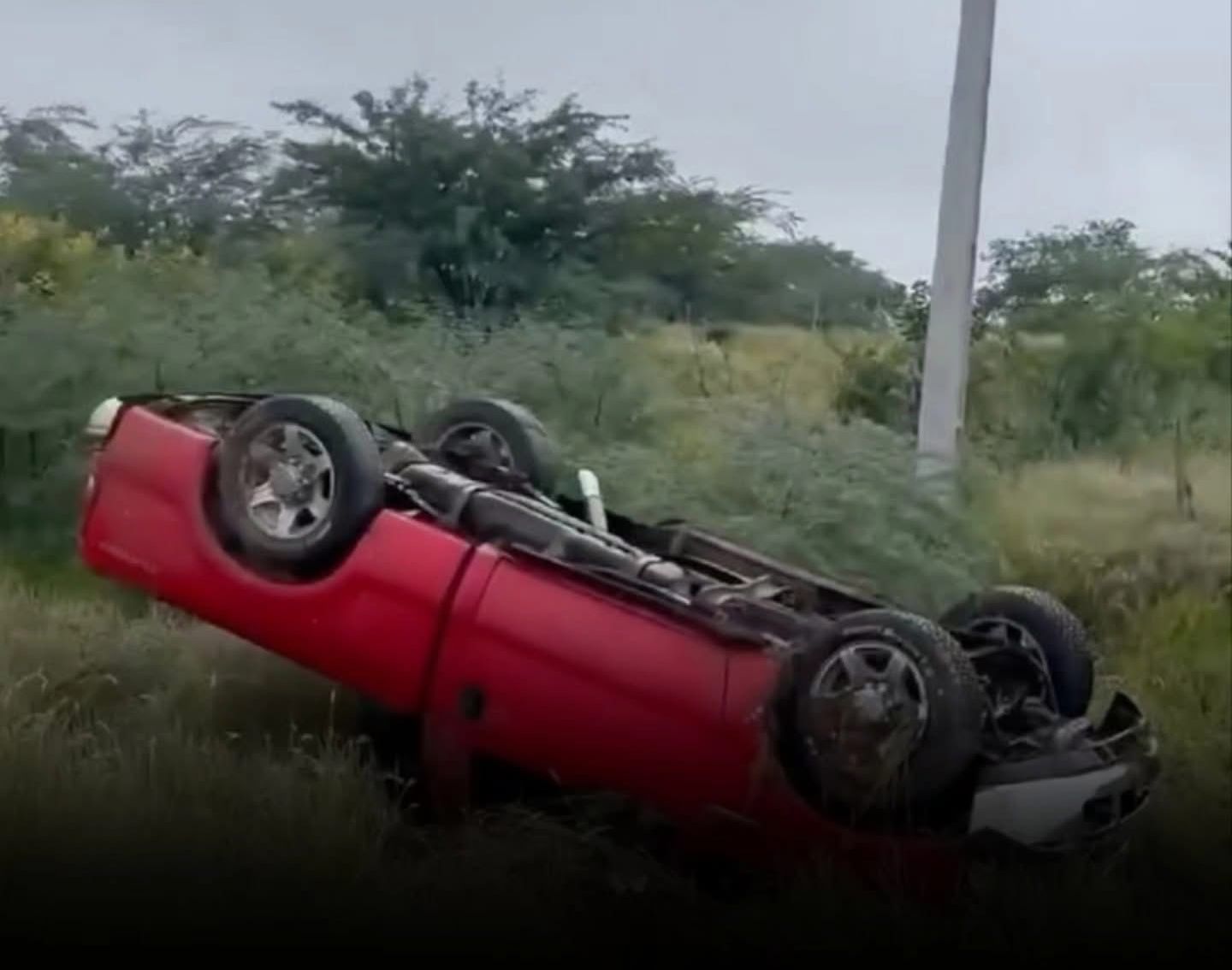 Motorista perde controle e veículo capota nas proximidades do semi-anel viário de Irecê