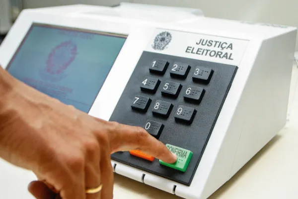 TSE pode aplicar multas de até R$ 30 mil por uso de IA nas eleições