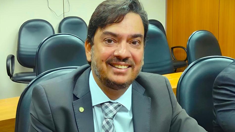 PEDRO TAVARES SAÚDA OS 64 ANOS DE GOVERNADOR MANGABEIRA