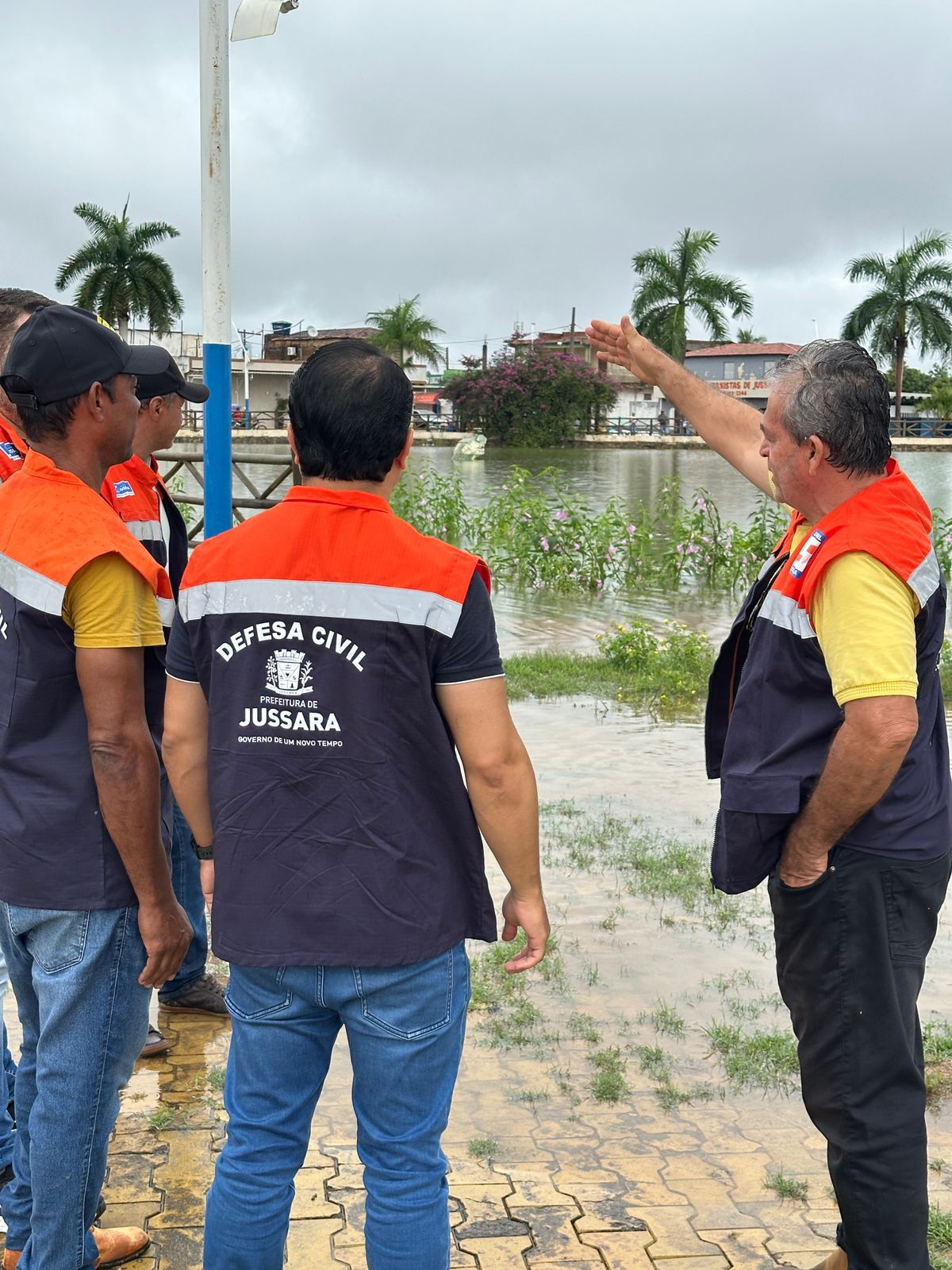 Prefeito Tacinho Mendes reúne equipe e reforça ações preventivas após fortes chuvas no município