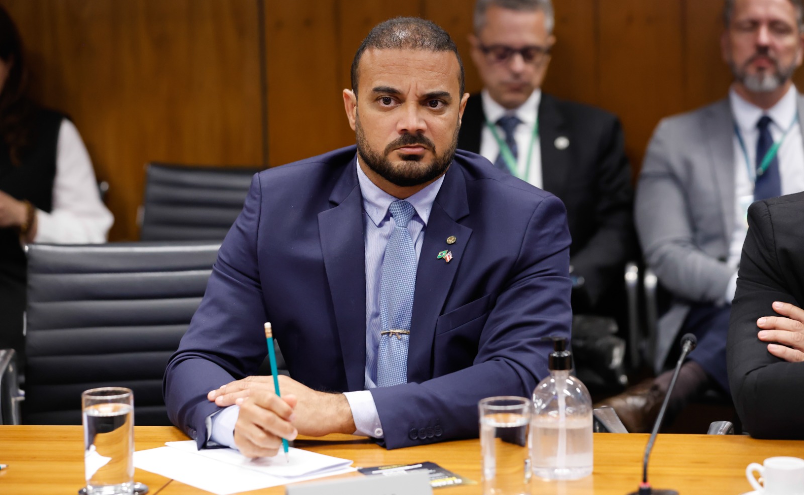 Capitão Alden questiona demora na decisão de Moraes para que Bolsonaro fosse liberado para prisão domiciliar