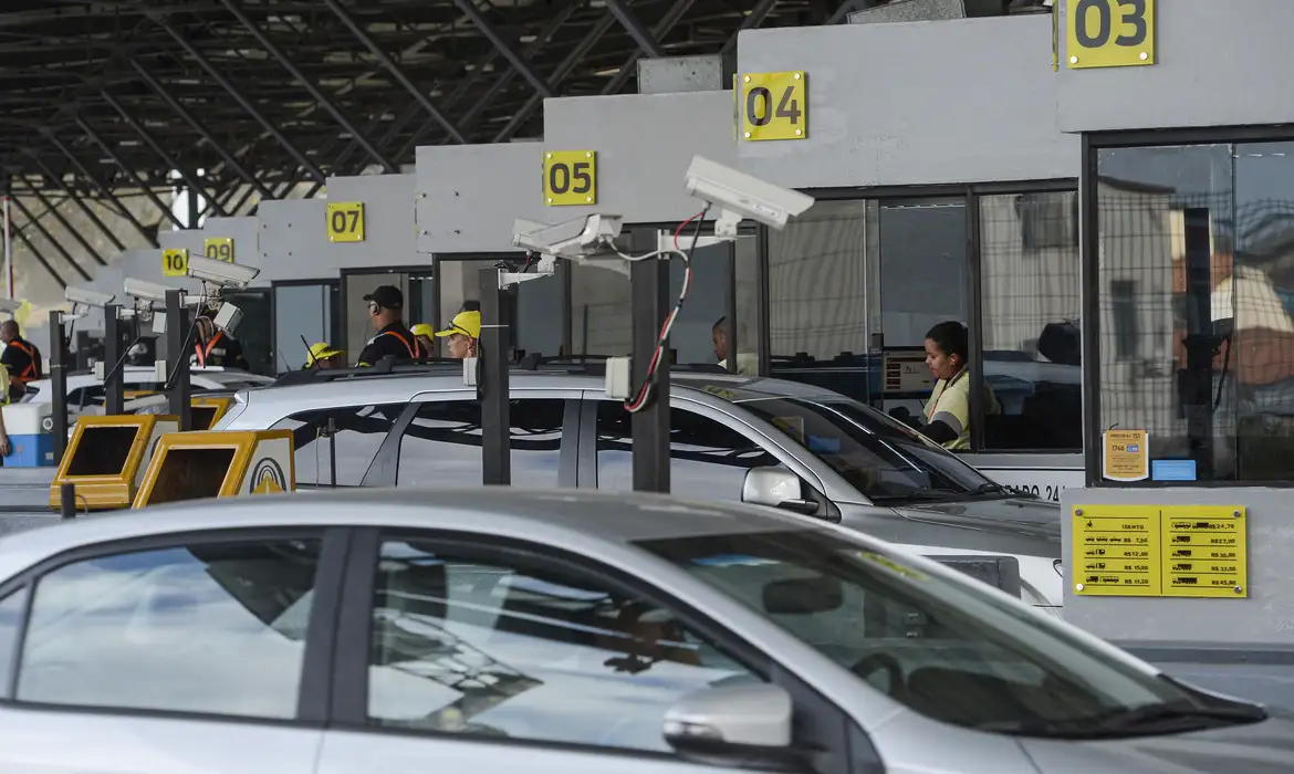 Uber, táxi e caminhão podem deixar de pagar pedágio em todo o Brasil