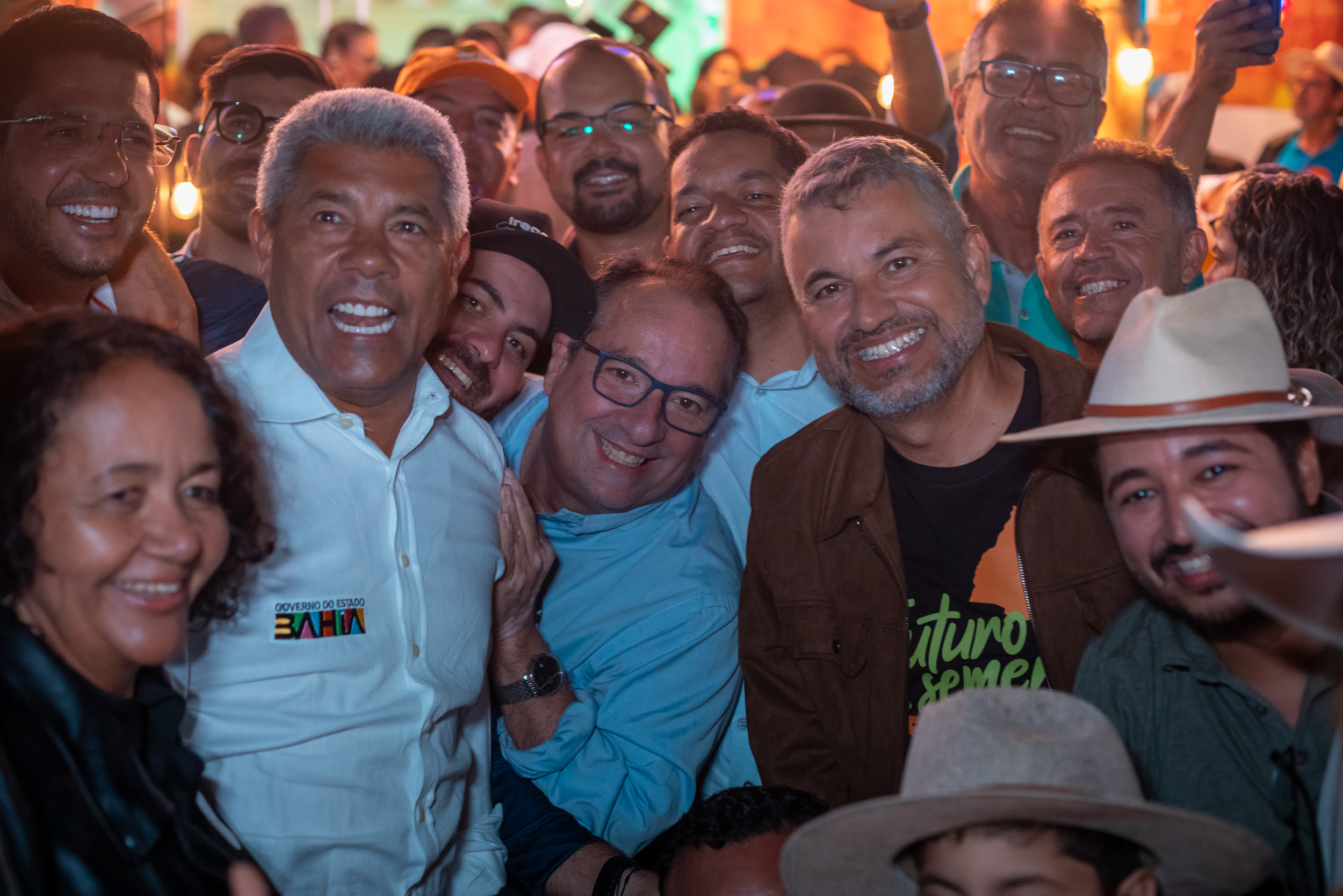 ELMO VAZ DESTACA PROXIMIDADE DE JERÔNIMO RODRIGUES COM O POVO DURANTE A EXPOAGRI