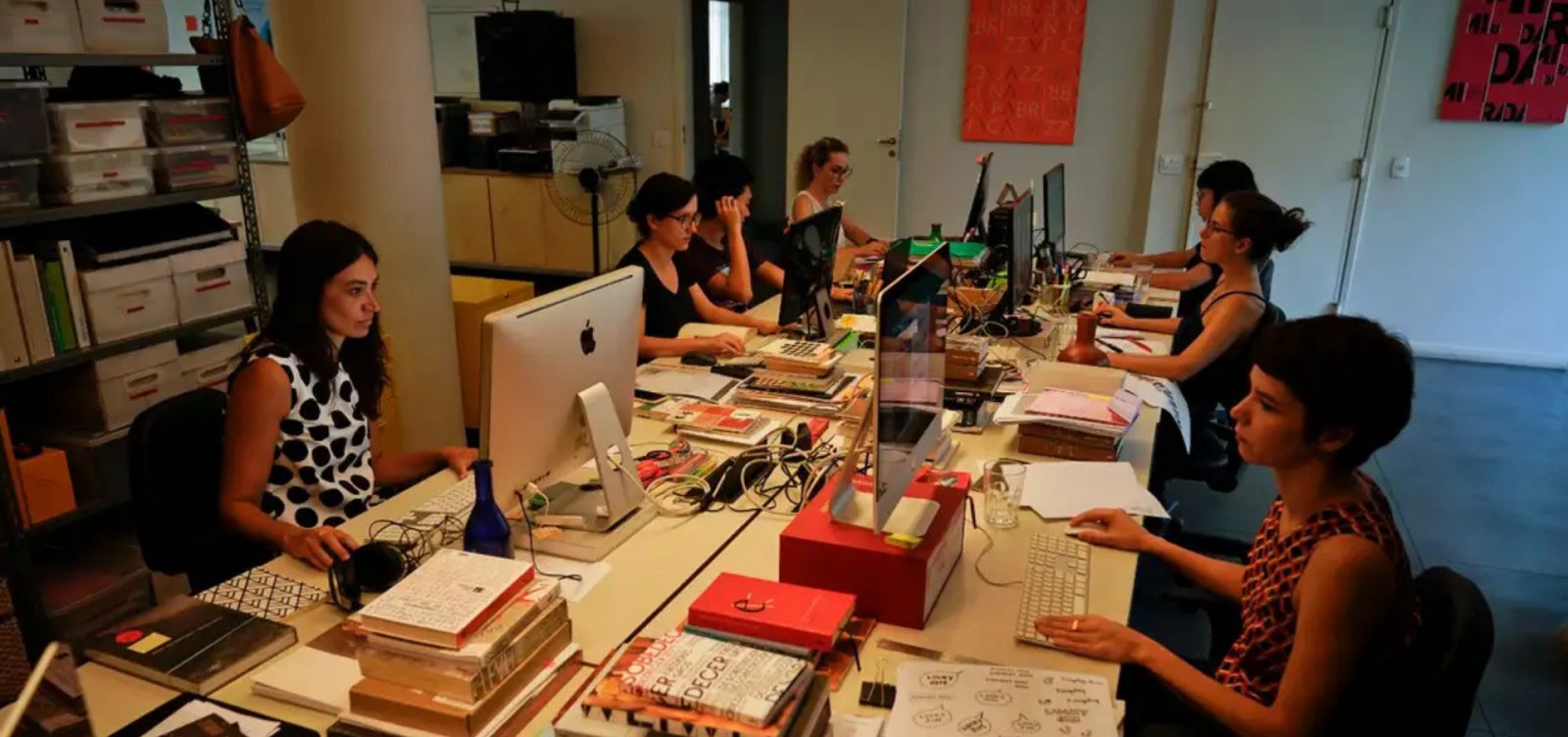 EMPREGO FEMININO CRESCE, MAS MULHERES AINDA GANHAM 21% A MENOS QUE HOMENS