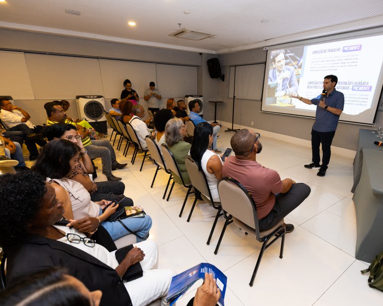 LEO PRATES DEFENDE NOVO MODELO DE FINANCIAMENTO PARA A CAUSA ANIMAL NO BRASIL