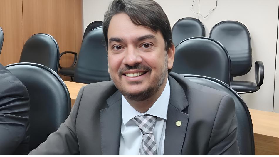 Pedro Tavares parabeniza Barro Preto e Antônio Cardoso