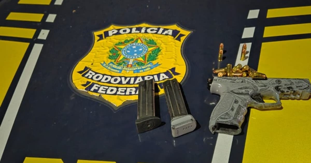 PRF RESGATA GALOS EM SITUAÇÃO DE MAUS-TRATOS NA BR-116 EM ITABERABA