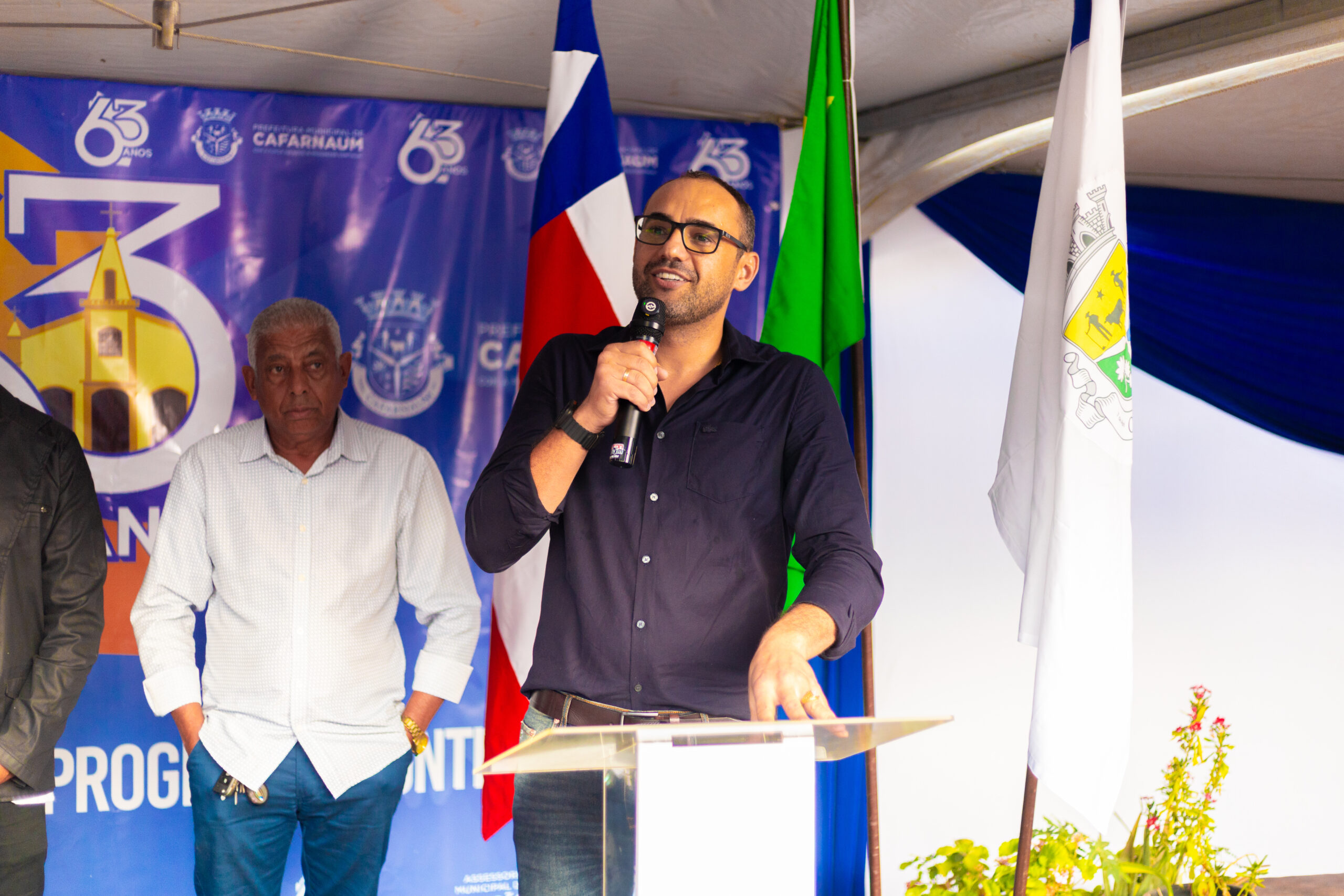 PREFEITURA DE CAFARNAUM FORTALECE FROTA COM NOVOS VEÍCULOS PARA EDUCAÇÃO E SAÚDE