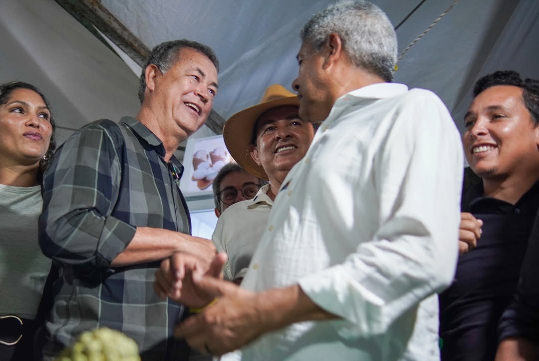 PREFEITO ROBERTÃO DE PRESIDENTE DUTRA REFORÇA PARCERIAS DURANTE A EXPOAGRI EM IRECÊ