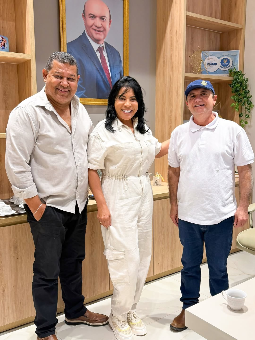 PREFEITA DE CANARANA, MARLEIDE REFORÇA PARCERIAS EM REUNIÃO COM GESTOR DE LAPÃO