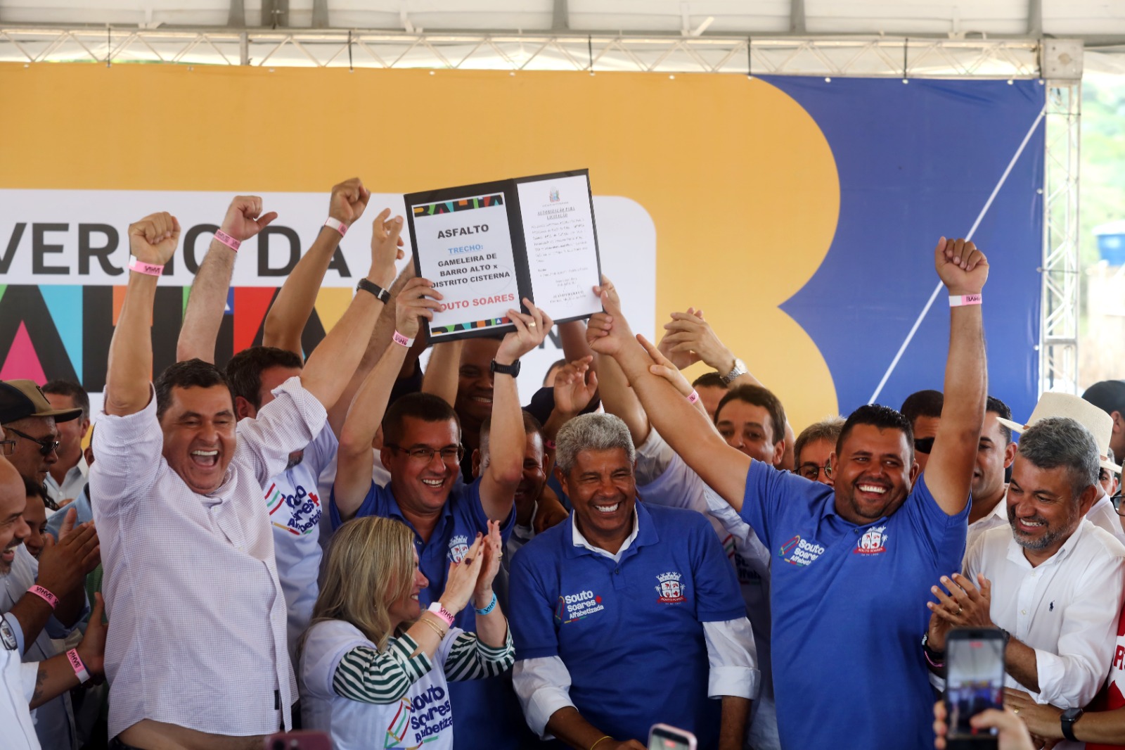 GOVERNO DO ESTADO PROMOVE PAVIMENTAÇÃO, INCLUSÃO DIGITAL E PROTEÇÃO ÀS MULHERES EM SOUTO SOARES