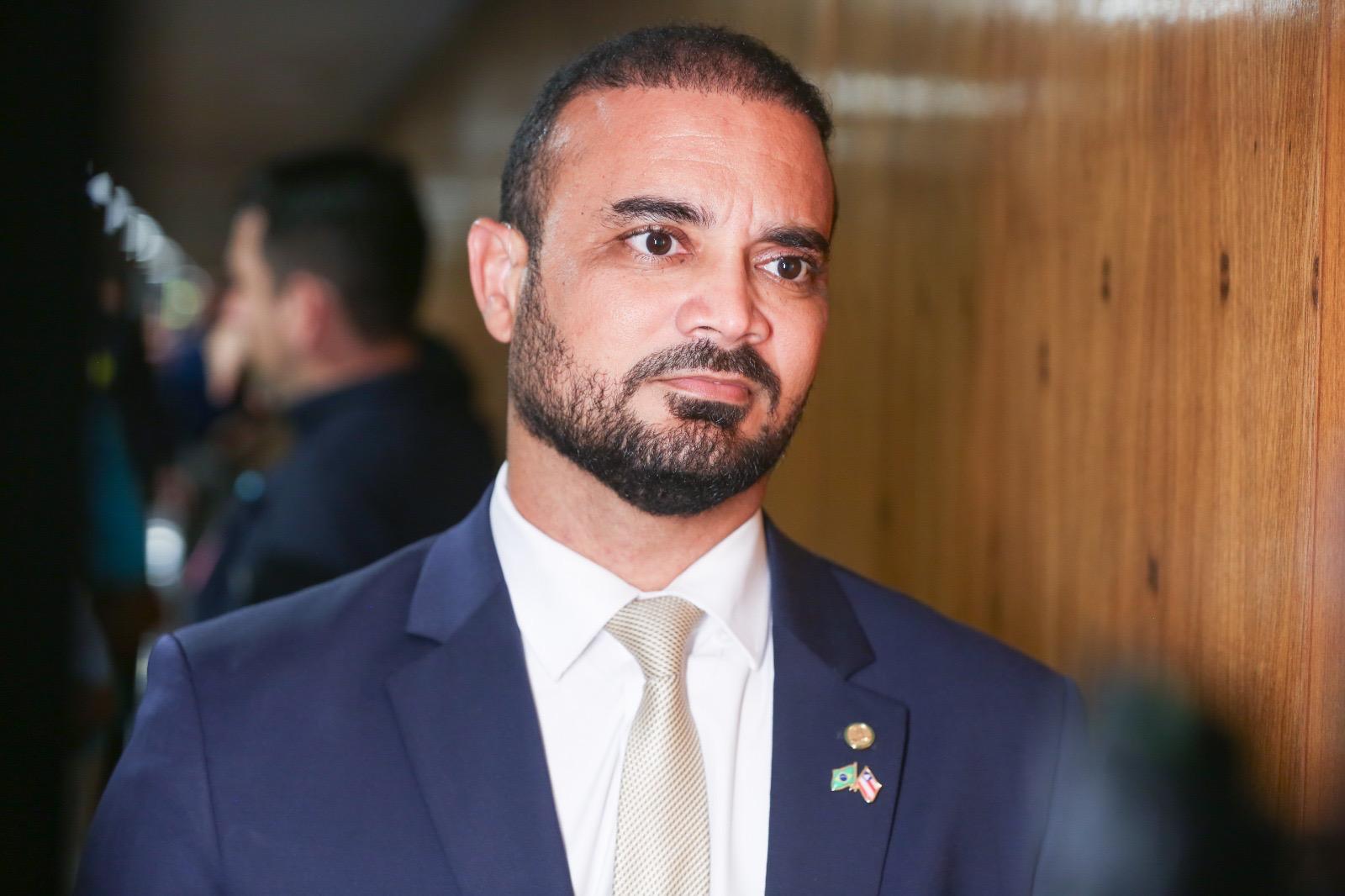 CAPITÃO ALDEN ALERTA SOBRE GOLPE USANDO SEU NOME