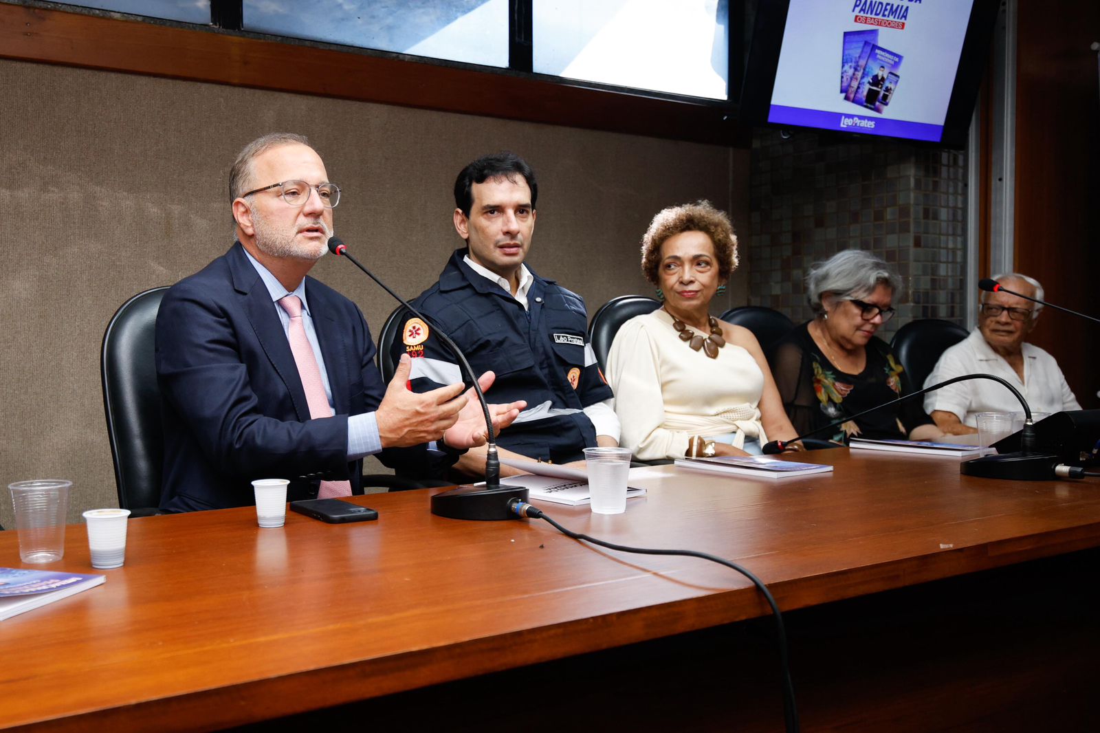 LIVRO DE LEO PRATES SOBRE BASTIDORES DA PANDEMIA É LANÇADO COM ACESSO GRATUITO