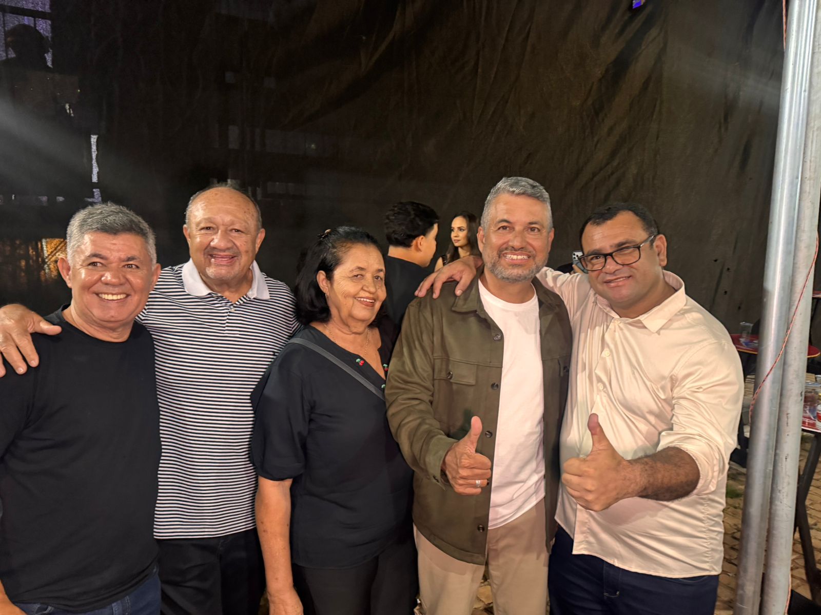 ELMO VAZ PRESTIGIA PRIMEIRA NOITE DA RAINHA DA PINHA EM PRESIDENTE DUTRA