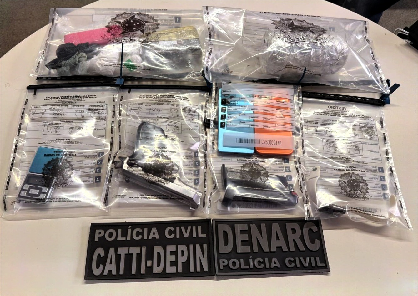 POLÍCIA CIVIL PRENDE HOMEM COM DROGAS, ARMA E VEÍCULOS EM IRECÊ
