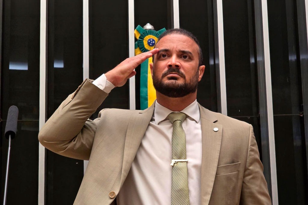 CAPITÃO ALDEN ENTREGA VIATURAS PARA O DPT E CAESA