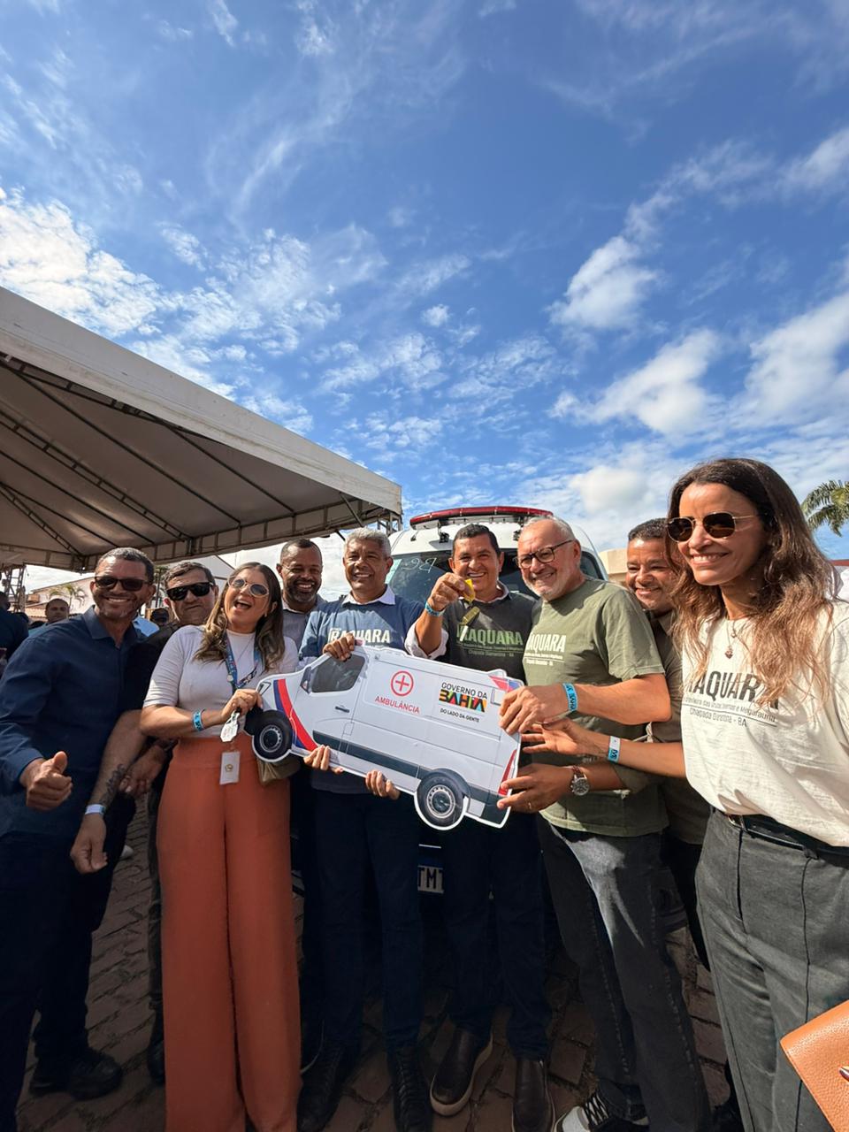 ESTADO AUTORIZA PAVIMENTAÇÃO E RICARDO RODRIGUES ENTREGA VAN PARA TFD EM SOUTO SOARES