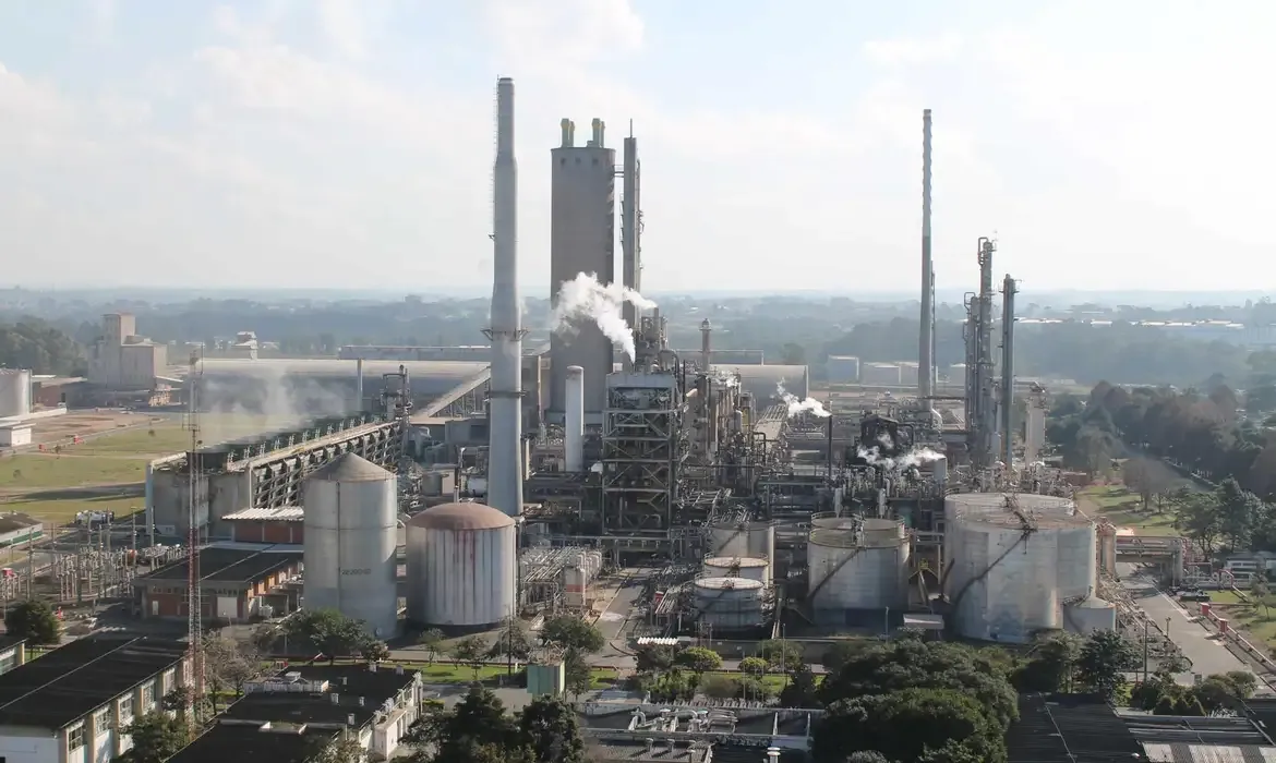 PREÇO DO DIESEL NA BAHIA SOBE 17,7% E SUPERA MÉDIA NACIONAL EM UM MÊS