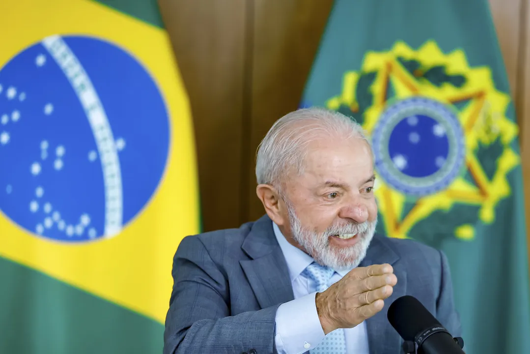 APÓS RUMORES DE DESISTÊNCIA, LULA REAFIRMA CANDIDATURA À PRESIDÊNCIA