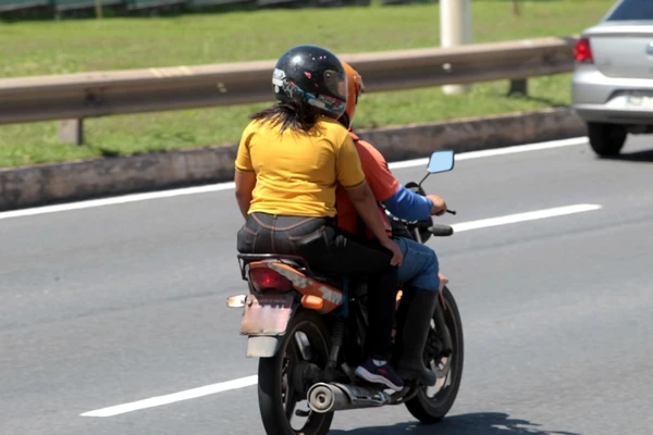 NOVA REGRA PARA CAPACETES DE MOTOCICLISTAS PASSA A VALER EM 1º DE JULHO; VEJA O QUE MUDA