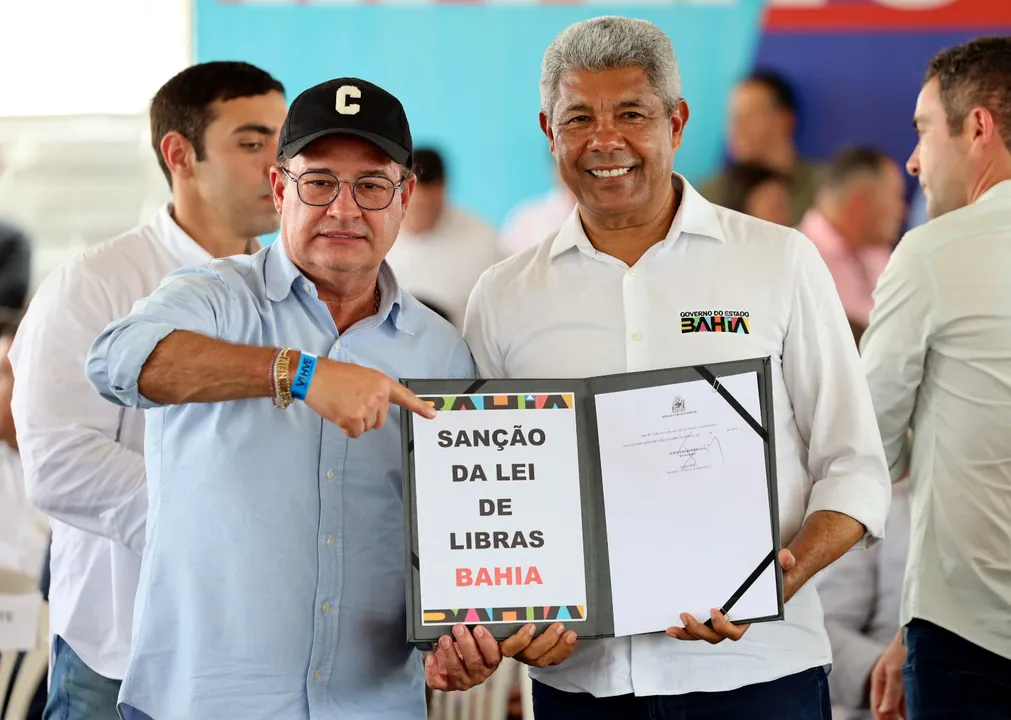 LEI QUE RECONHECE A LIBRAS COMO MEIO LEGAL DE COMUNICAÇÃO NA BAHIA É SANCIONADA