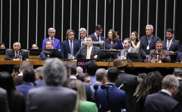 CÂMARA DERRUBA VETO DE LULA SOBRE DOSIMETRIA E ABRE CAMINHO PARA REDUZIR PENA DE BOLSONARO