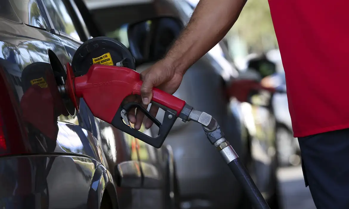 GASOLINA SOBE R$ 0,39 NA BAHIA: ACELEN CONFIRMA 8º AUMENTO NO ESTADO