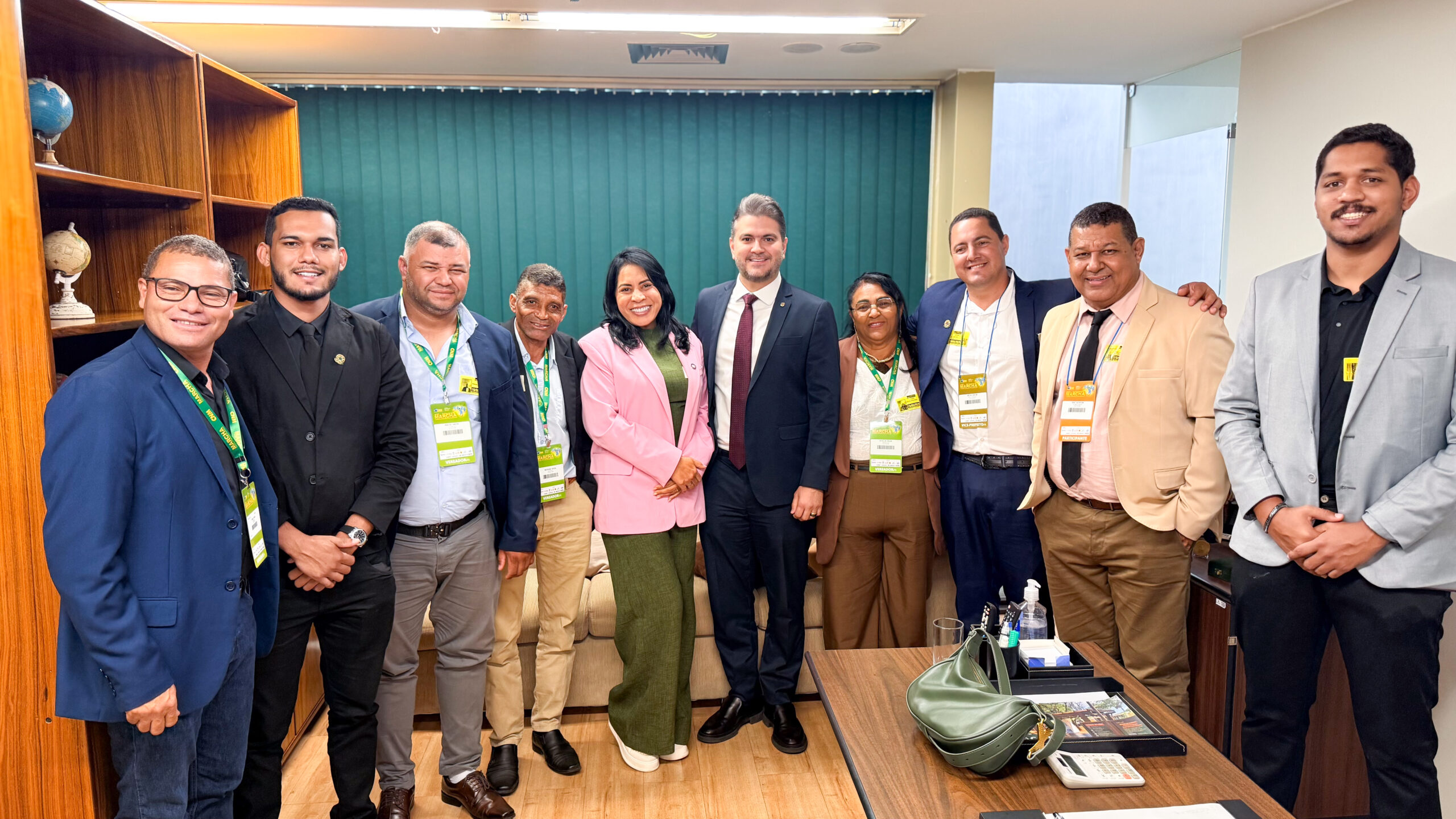 DEPUTADO DIEGO CORONEL RECEBE COMITIVA DE CANARANA EM BRASÍLIA