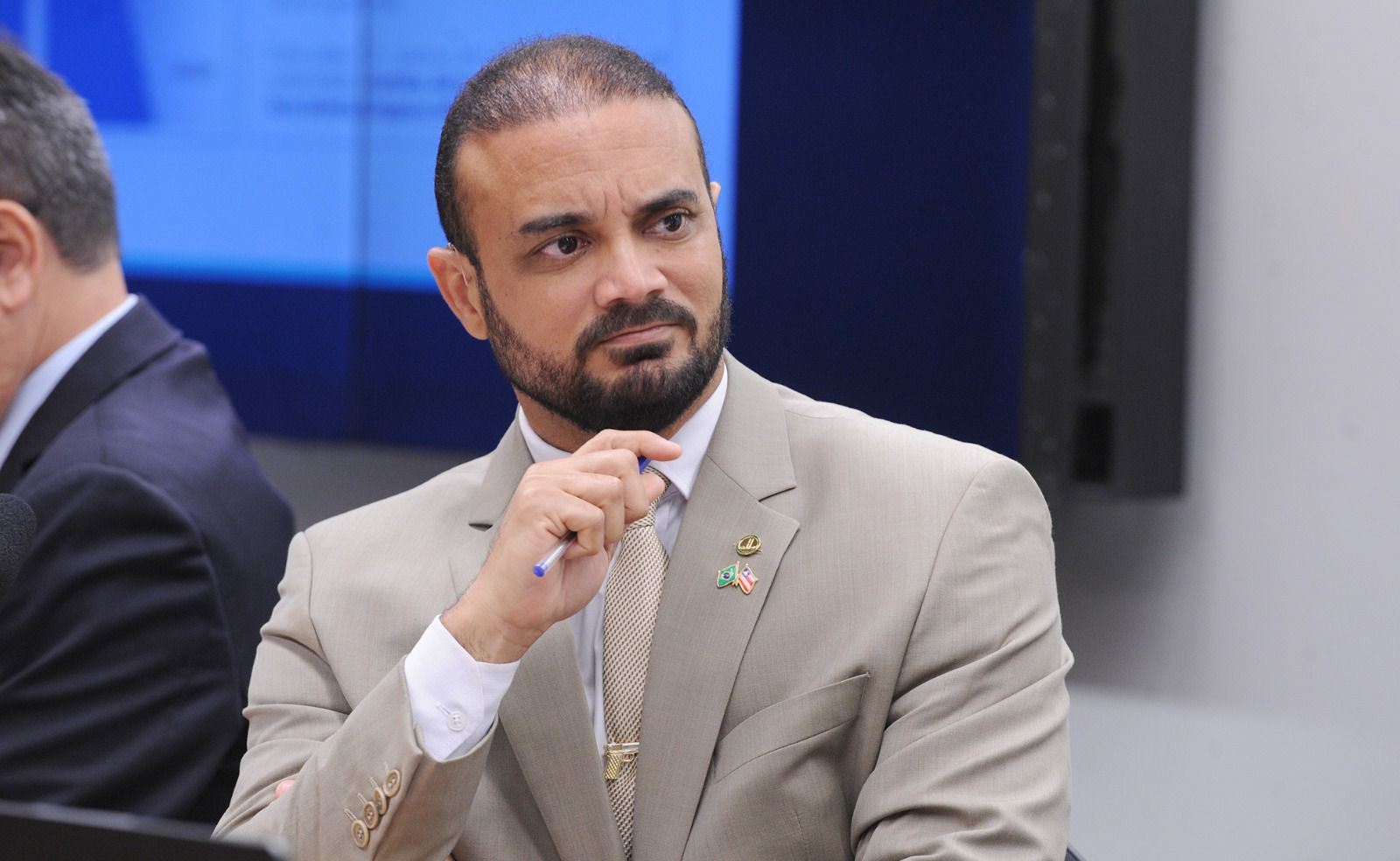 DEPUTADO CAPITÃO ALDEN DEFENDE REDUÇÃO DA MAIORIDADE PENAL EM PAUTA NACIONAL