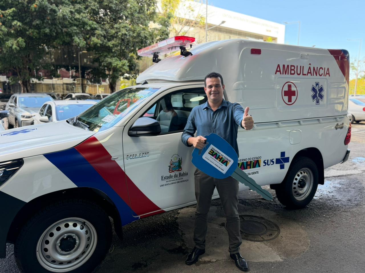 PREFEITO DADÊ CELEBRA CONQUISTA DE NOVA AMBULÂNCIA PARA FORTALECER SAÚDE EM BARRO ALTO