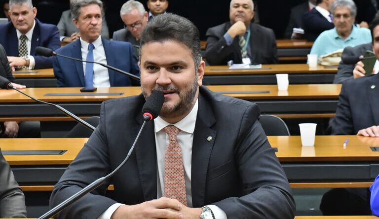 Prefeito Robério Oliveira confirma apoio a Diego Coronel para deputado federal