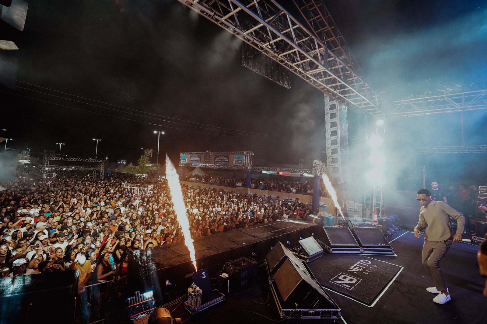 PRAÇA LOTADA, POVO FELIZ E TRADIÇÃO FORTALECIDA EM RECIFE DE JUSSARA