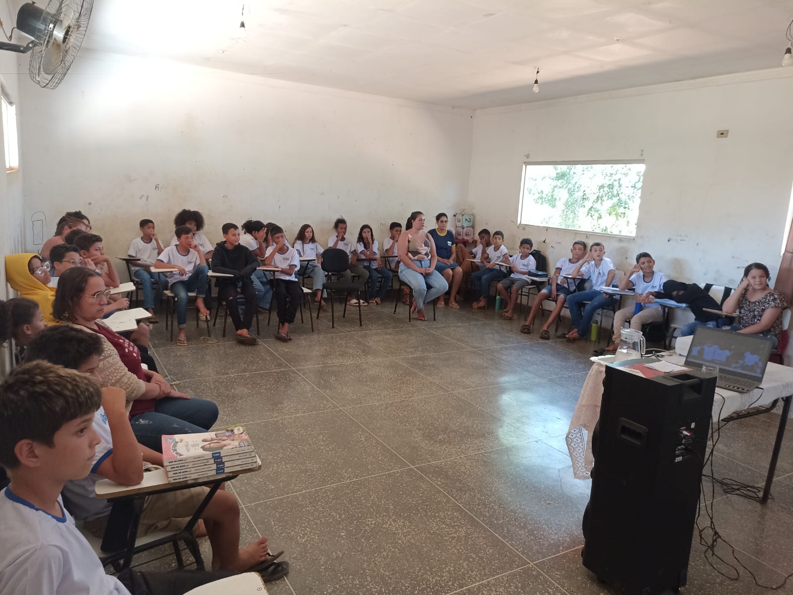 PMBA REALIZA PALESTRA SOBRE BULLYING EM ESCOLA DE UIBAÍ