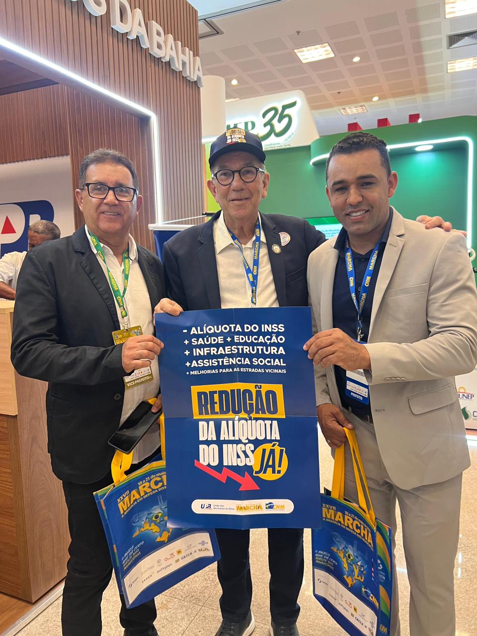 PREFEITO ACÁCIO E VICE ZÉ PEDRO REPRESENTAM MULUNGU DO MORRO NA MARCHA DOS PREFEITOS EM BRASÍLIA