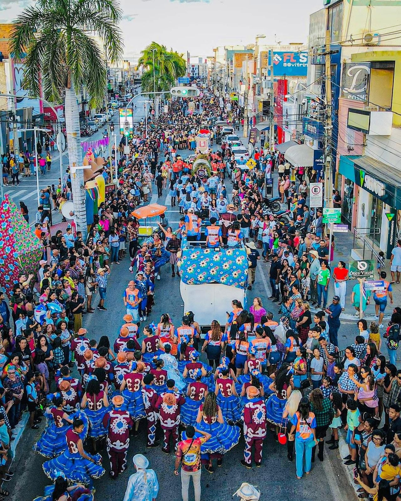 DESFILE DE CARROÇAS PROMETE PARAR IRECÊ NA ABERTURA OFICIAL DO SÃO JOÃO