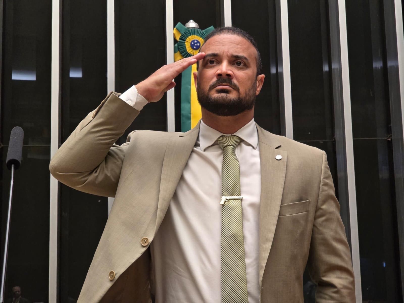 CAPITÃO ALDEN DEFENDE ENDURECIMENTO CONTRA FACÇÕES APÓS DECISÃO DOS EUA SOBRE PCC E CV