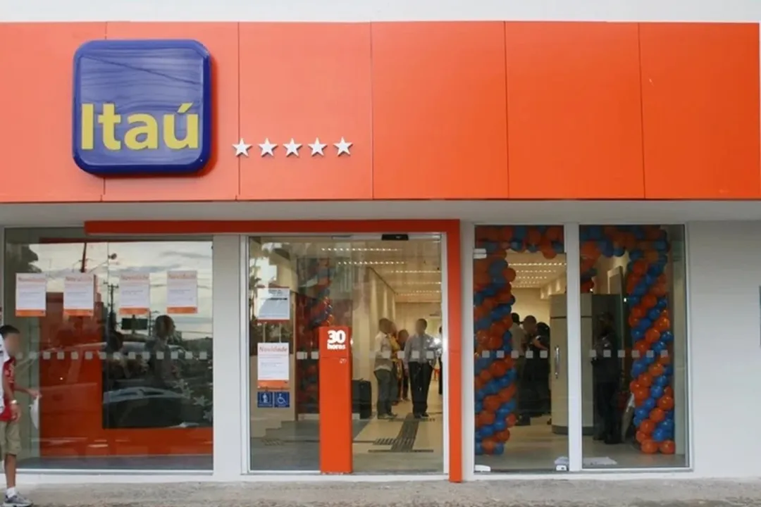 ITAÚ ANUNCIA FIM DE SERVIÇO NO BRASIL E PEGA FUNCIONÁRIOS DE SURPRESA