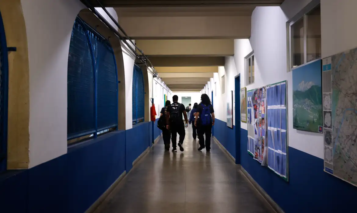 ENFRENTAMENTO À VIOLÊNCIA É DESAFIO PARA 71,7% DOS GESTORES ESCOLARES