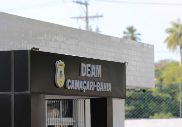 HOMEM ABUSA DE MENINA DE 8 ANOS APÓS OFERECER R$ 5 POR ABRAÇOS NA BAHIA