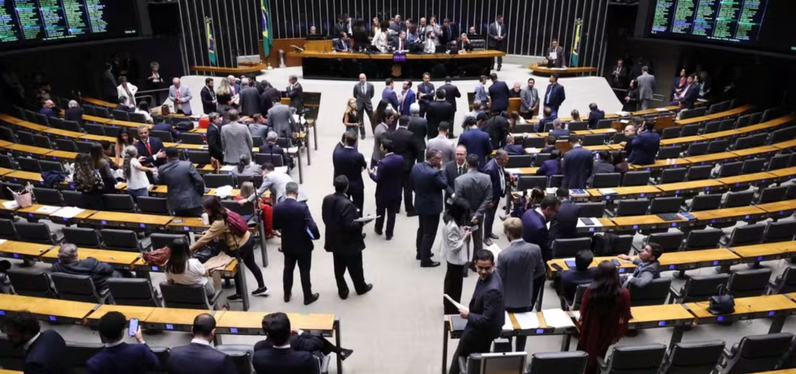 GOVERNO RETIRA URGÊNCIA DE PROJETO SOBRE O FIM DA ESCALA 6X1 E LIBERA PAUTA DA CÂMARA.