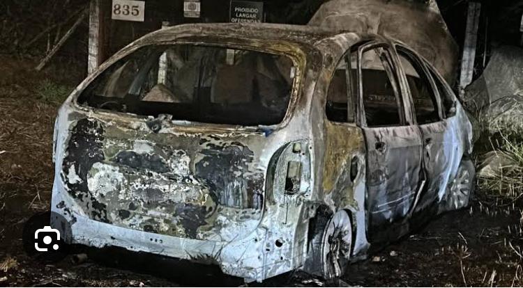 CARRO DE JOVEM DESAPARECIDO É ENCONTRADO QUEIMADO EM PRESIDENTE DUTRA; MÃE FAZ APELO POR RESPOSTAS