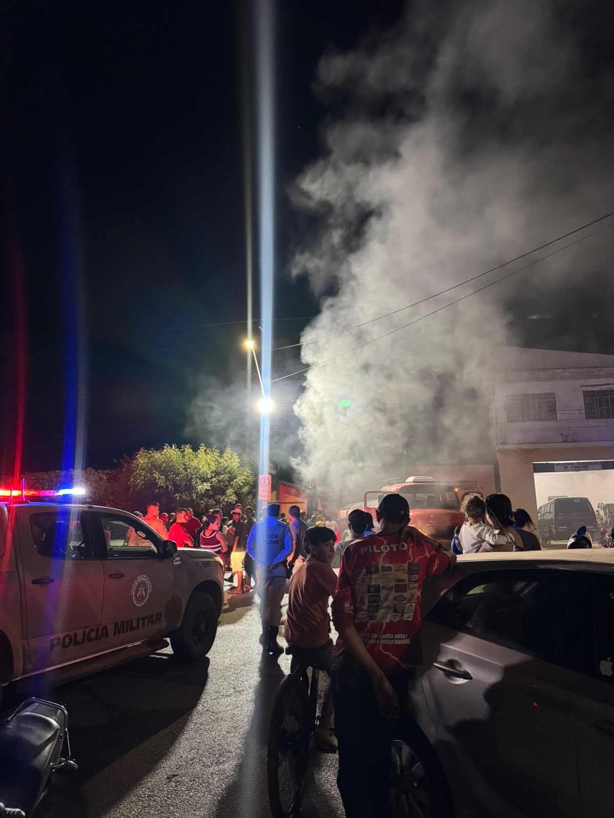 INCÊNDIO DE GRANDES PROPORÇÕES ATINGE ESPAÇO DE EVENTOS EM CENTRAL E DESTRÓI VEÍCULOS