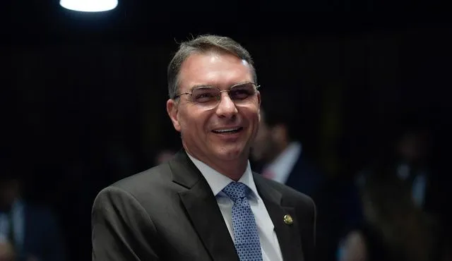 PL DEFINE DATA PARA LANÇAR FLÁVIO BOLSONARO À PRESIDÊNCIA EM SP.