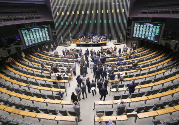 CCJ APROVA PEC QUE EXTINGUE APOSENTADORIA COMPULSÓRIA COMO PUNIÇÃO PARA JUÍZES.