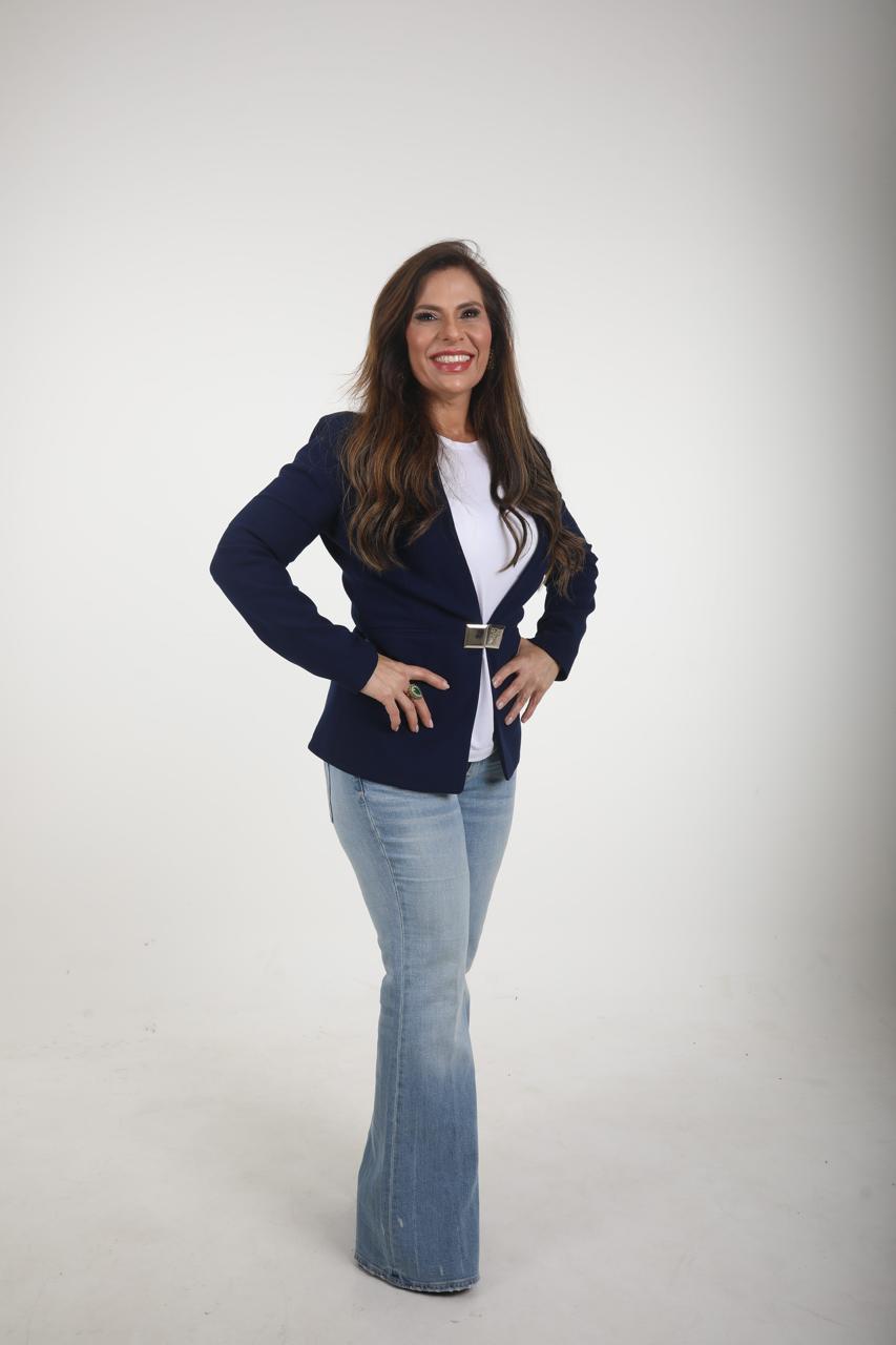 KÁTIA BACELAR DEIXA O PL E CHEGA AO PDT COMO GRANDE NOME FEMININO DAS ELEIÇÕES NA BAHIA.