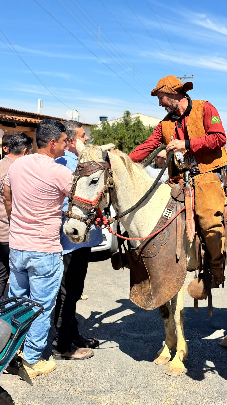 EM BARRA DO MENDES, DEPUTADO RICARDO RODRIGUES PARTICIPA DA CONCENTRAÇÃO DA VAQUEJADA DE SÃO BENTO.