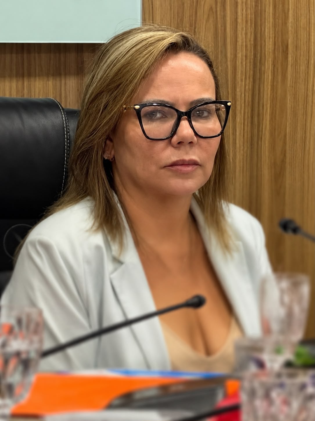 EDITORIAL: ENTRE A LEALDADE E O PROJETO PESSOAL.