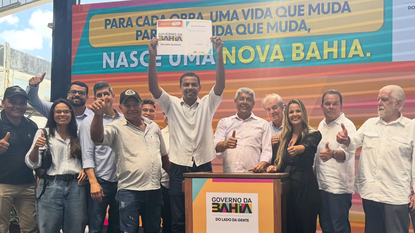 DEPUTADO EDUARDO ALENCAR ACOMPANHA AUTORIZAÇÃO DE OBRA PARA BOA VISTA DO TUPIM DURANTE AGENDA DO GOVERNO DO ESTADO EM SALVADOR.