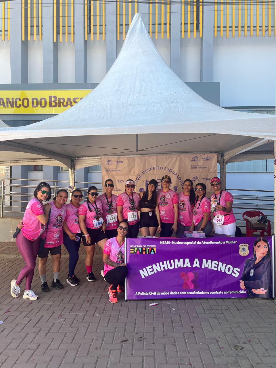 POLÍCIA CIVIL PARTICIPA DE CORRIDA EM APOIO À CAMPANHA FEMINICÍDIO ZERO EM IRECÊ.
